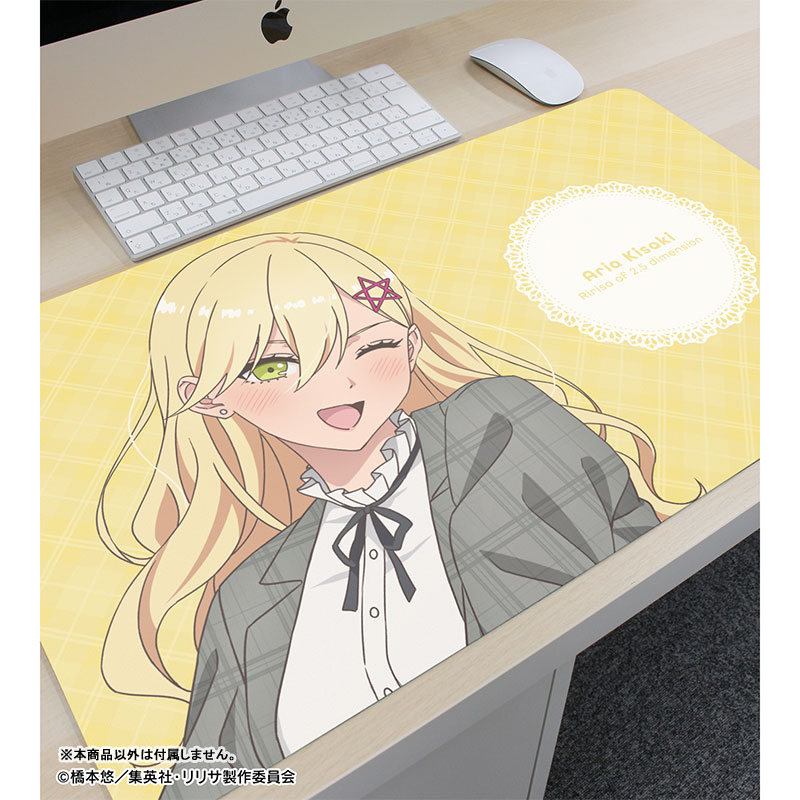 TVアニメ『2.5次元の誘惑』 描き下ろし 喜咲アリア チェック柄コーデver. マルチデスクマット 画像 3 | AniSmile