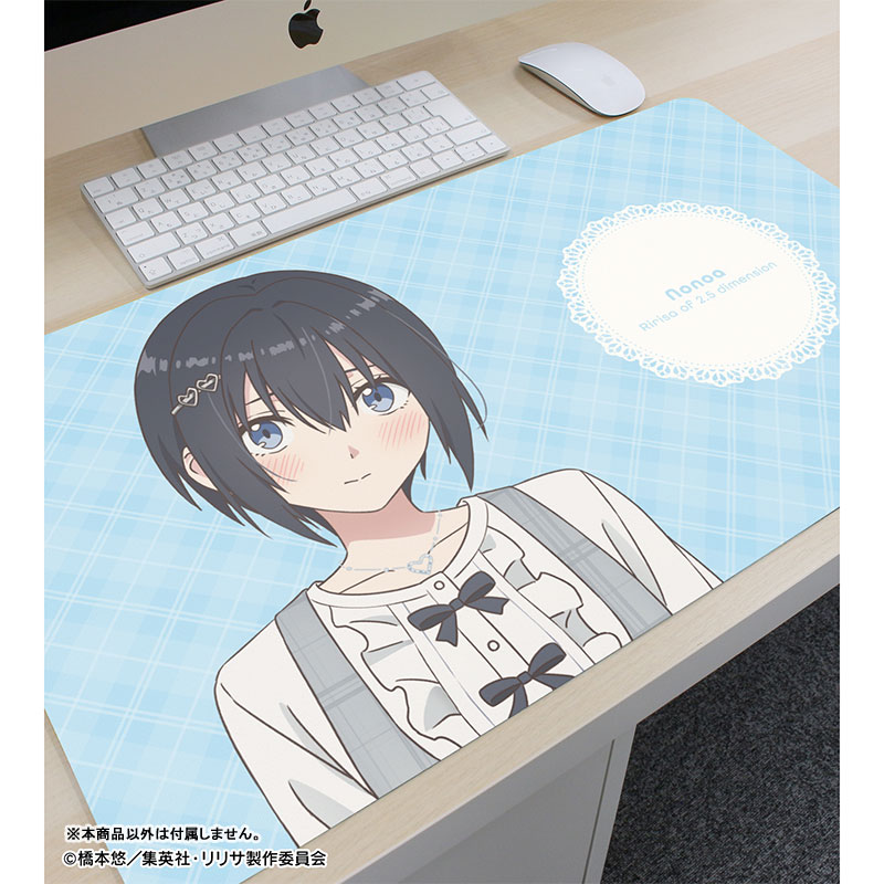 TVアニメ『2.5次元の誘惑』 描き下ろし ノノア チェック柄コーデver. マルチデスクマット 画像 3 | AniSmile