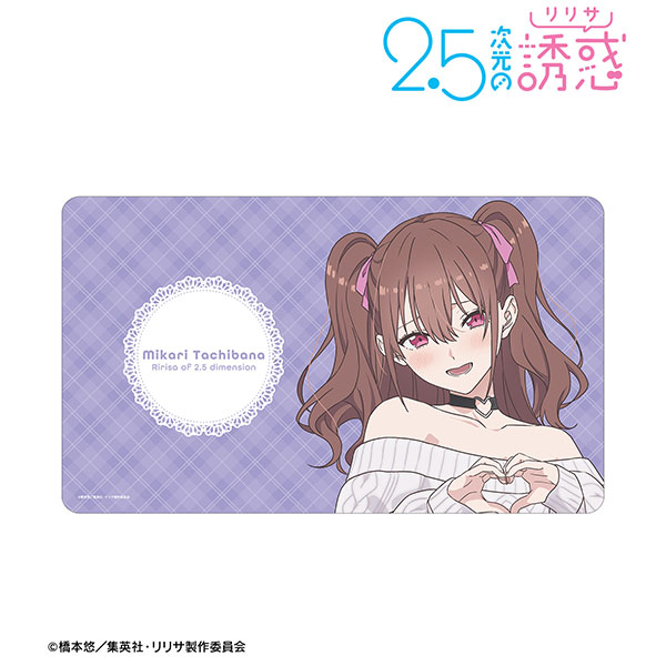 TVアニメ『2.5次元の誘惑』 描き下ろし 橘美花莉 チェック柄コーデver. マルチデスクマット - 公式商品画像 | AniSmile