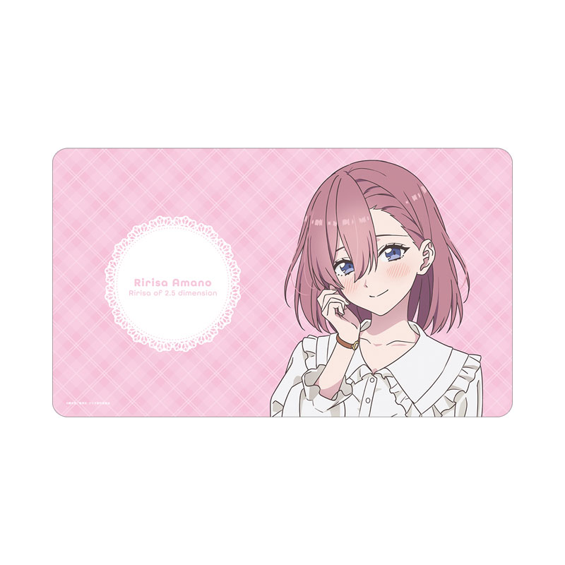 TVアニメ『2.5次元の誘惑』 描き下ろし 天乃リリサ チェック柄コーデver. マルチデスクマット 画像 2 | AniSmile