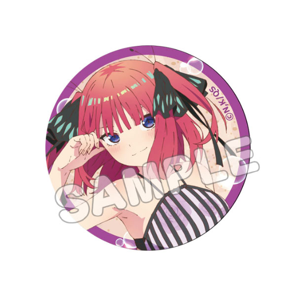 五等分の花嫁∽ 描き下ろし缶バッジ(水着) 中野 二乃 - 公式商品画像 | AniSmile