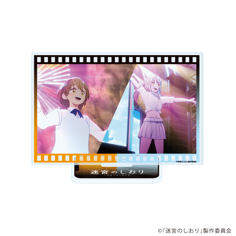 アクリルスタンド「映画『迷宮のしおり』」12/F(場面写イラスト) - 公式商品画像 | AniSmile