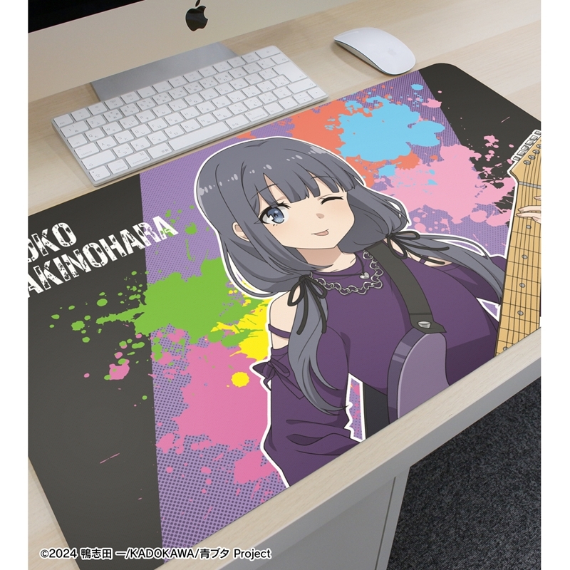「青春ブタ野郎」シリーズ 描き下ろし 牧之原翔子 ギター演奏ver. マルチデスクマット 画像 3 | AniSmile
