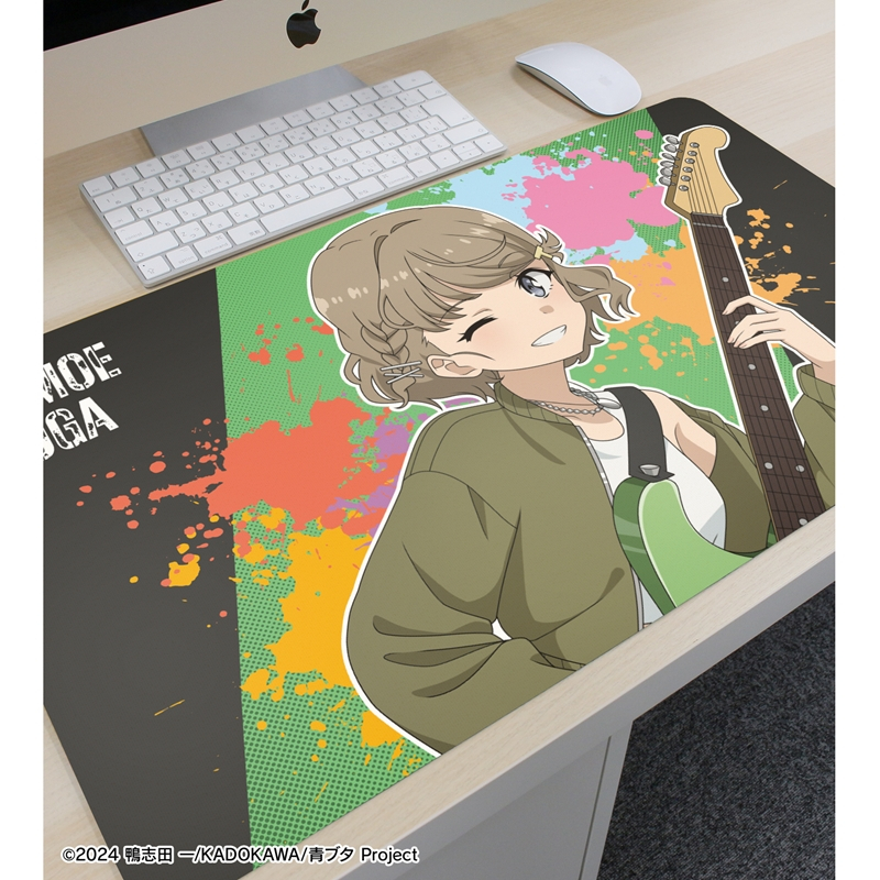 「青春ブタ野郎」シリーズ 描き下ろし 古賀朋絵 ギター演奏ver. マルチデスクマット 画像 3 | AniSmile
