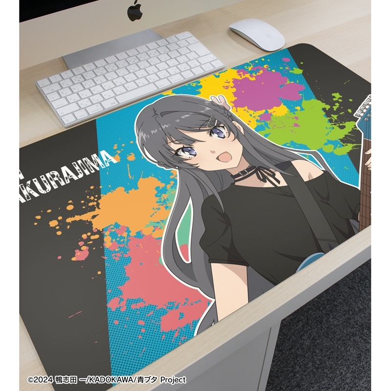 「青春ブタ野郎」シリーズ 描き下ろし 桜島麻衣 ギター演奏ver. マルチデスクマット 画像 3 | AniSmile