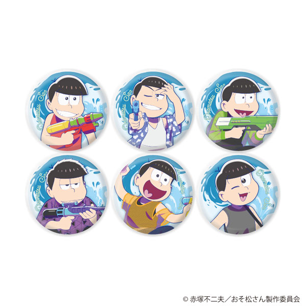 缶バッジ「おそ松さん」01/ウォーターフェスver. ブラインド(全6種)(描き下ろしイラスト) - 公式商品画像 | AniSmile