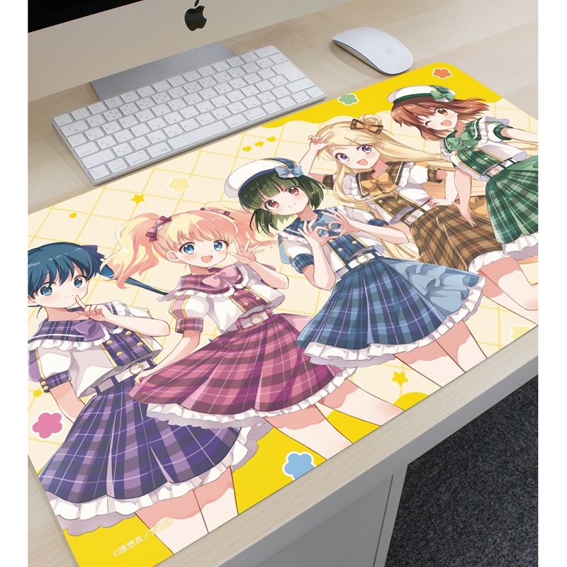 きんいろモザイク 原悠衣先生 描き下ろし 集合 アイドル風衣装ver. マルチデスクマット 画像 3 | AniSmile