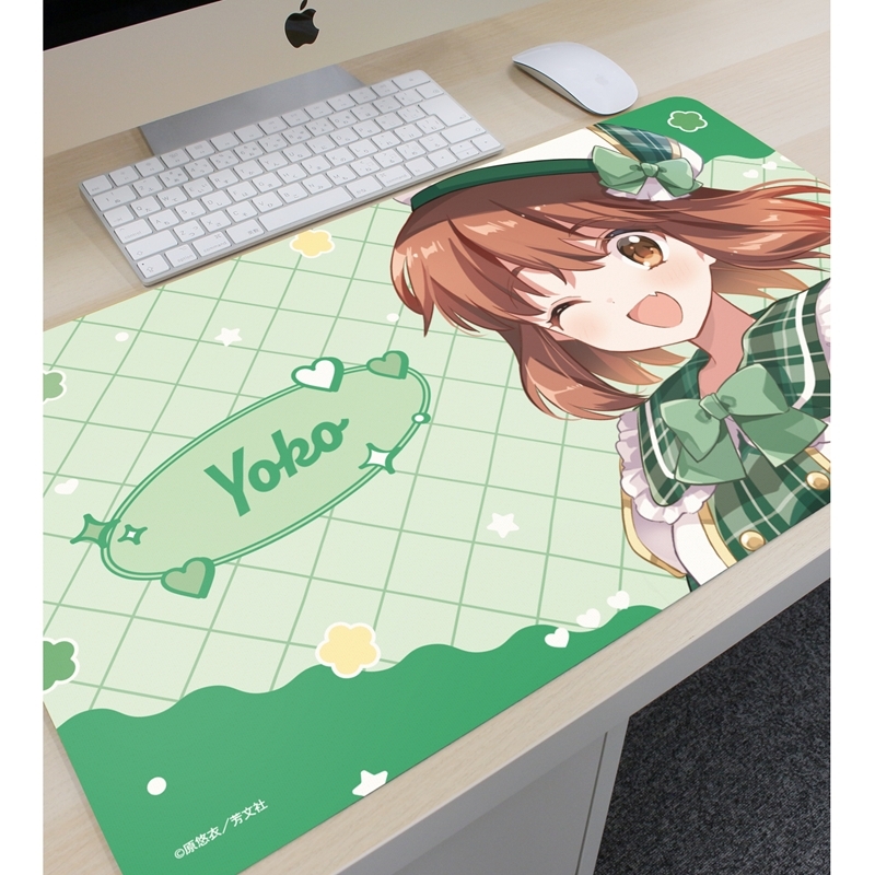 きんいろモザイク 原悠衣先生 描き下ろし 猪熊陽子 アイドル風衣装ver. マルチデスクマット 画像 3 | AniSmile