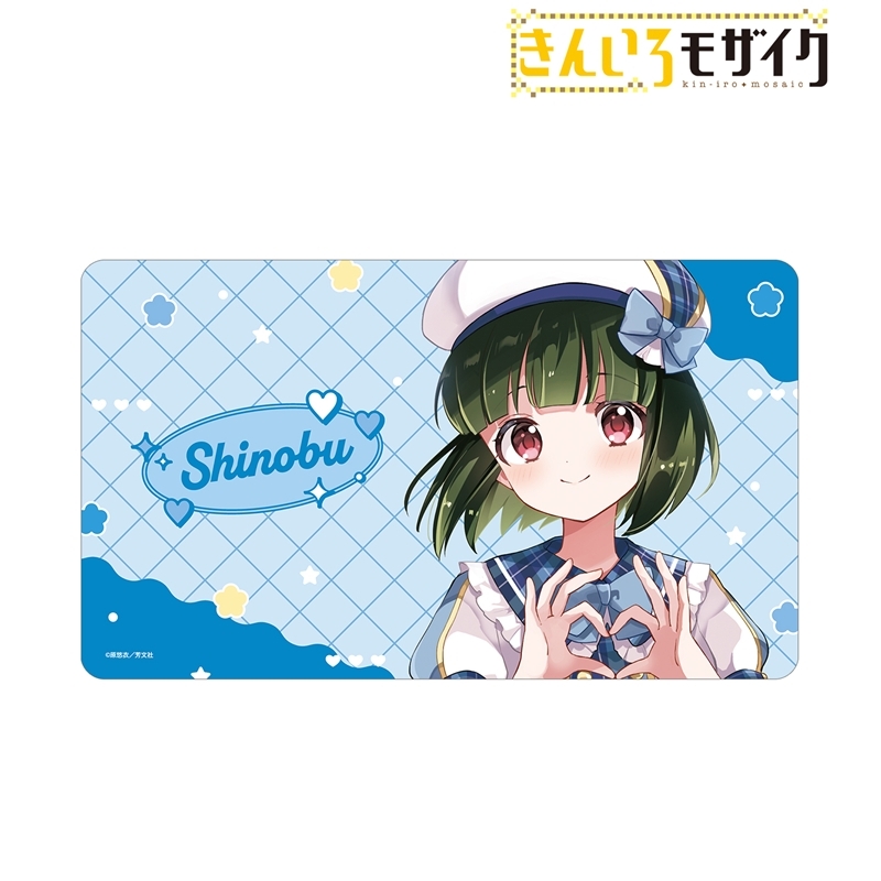 きんいろモザイク 原悠衣先生 描き下ろし 大宮忍 アイドル風衣装ver. マルチデスクマット 画像 2 | AniSmile