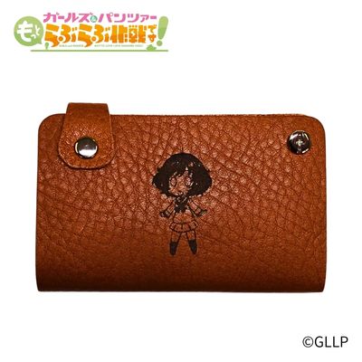 「ガールズ&パンツァー らぶらぶ大作戦です!」レザースライドカードケース 秋山優花里 - 公式商品画像 | AniSmile