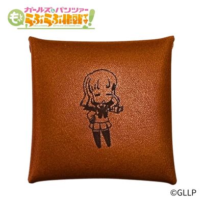 「ガールズ&パンツァー らぶらぶ大作戦です!」レザーコインケース 武部沙織 - 公式商品画像 | AniSmile