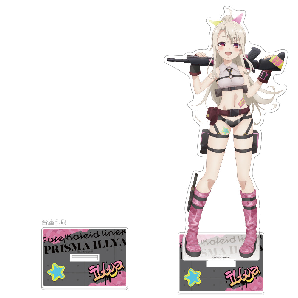 劇場版「Fate/kaleid liner プリズマ☆イリヤ Licht 名前の無い少女」 描き下ろし特大アクリルスタンド(イリヤ/ミリタリー) - 公式商品画像 | AniSmile