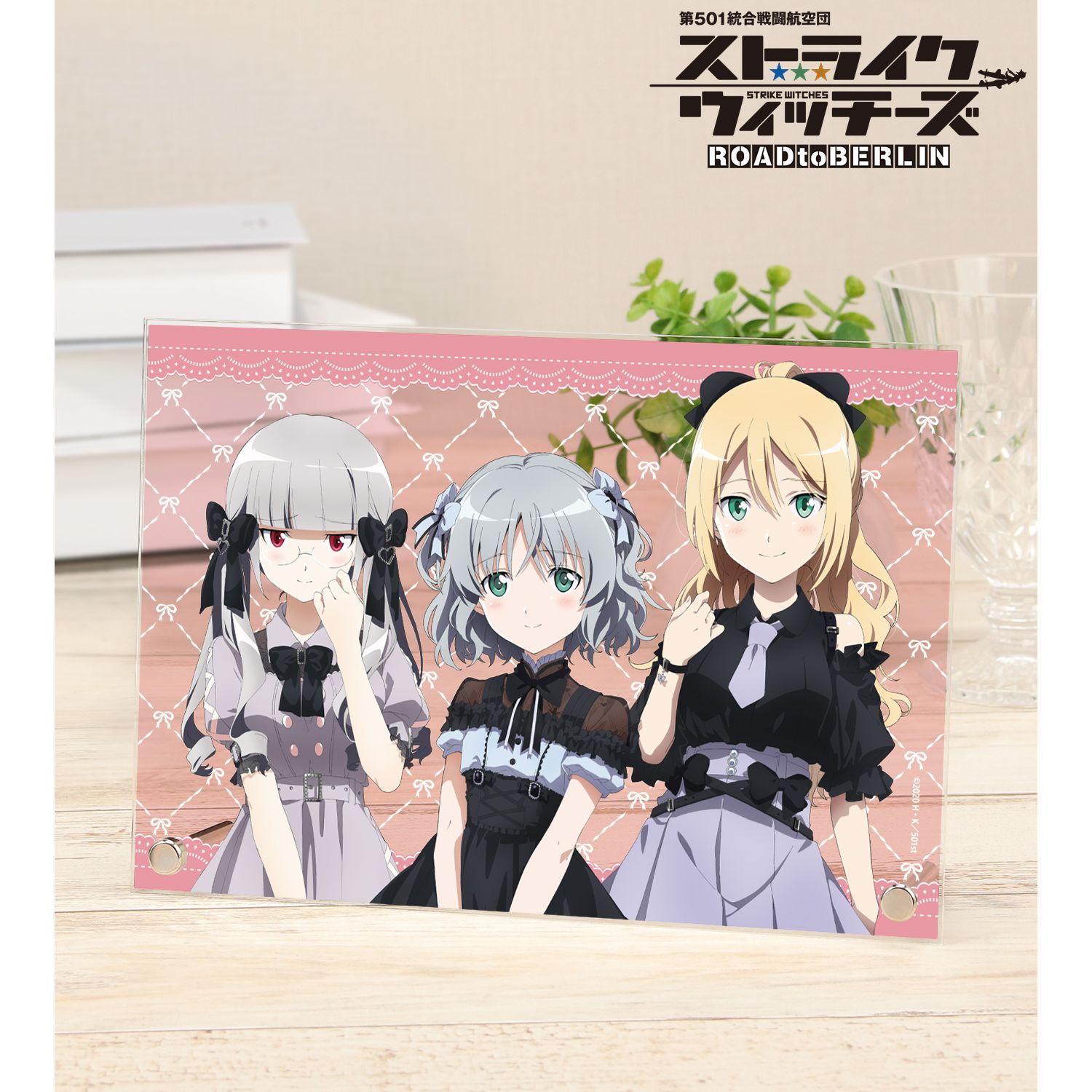 第501統合戦闘航空団 ストライクウィッチーズ ROAD to BERLIN 描き下ろし 集合 ガーリーファッションver. A5アクリルパネル - 公式商品画像 | AniSmile