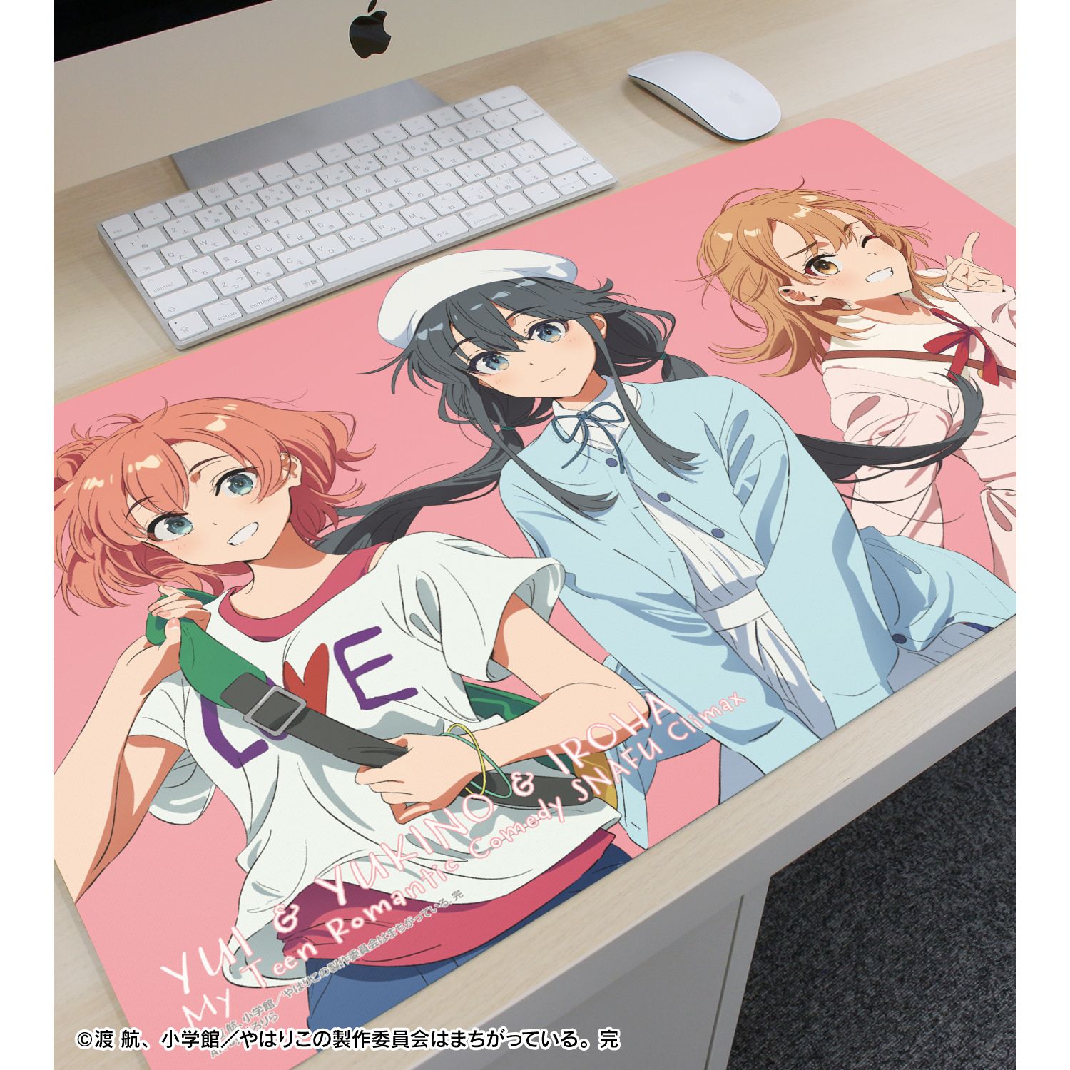 やはり俺の青春ラブコメはまちがっている。完 描き起こし 集合 私服ver. Art by けろりら マルチデスクマット 画像 3 | AniSmile