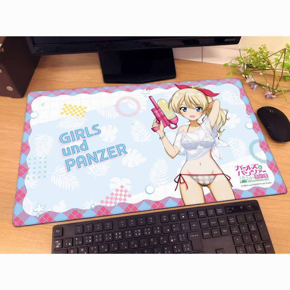 [ガールズ&パンツァー 最終章]描き下ろしラバーマット(ダージリン/水鉄砲 日焼けVer.) 画像 2 | AniSmile
