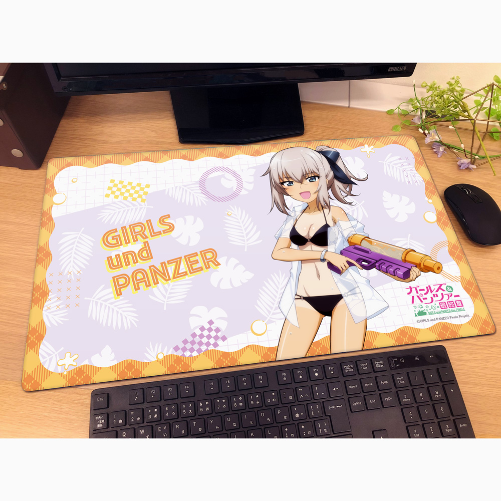 [ガールズ&パンツァー 最終章]描き下ろしラバーマット(逸見エリカ/水鉄砲 日焼けVer.) 画像 2 | AniSmile