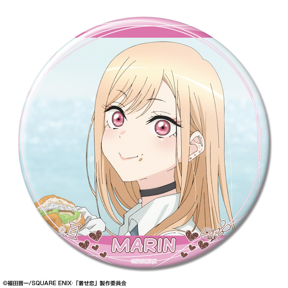 TVアニメ「その着せ替え人形(ビスク・ドール)は恋をする」 缶バッジ デザイン21(喜多川海夢/U) - 公式商品画像 | AniSmile