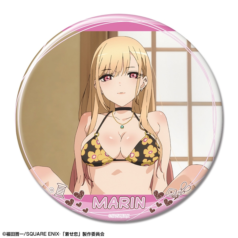 TVアニメ「その着せ替え人形(ビスク・ドール)は恋をする」 缶バッジ デザイン08(喜多川海夢/H) - 公式商品画像 | AniSmile