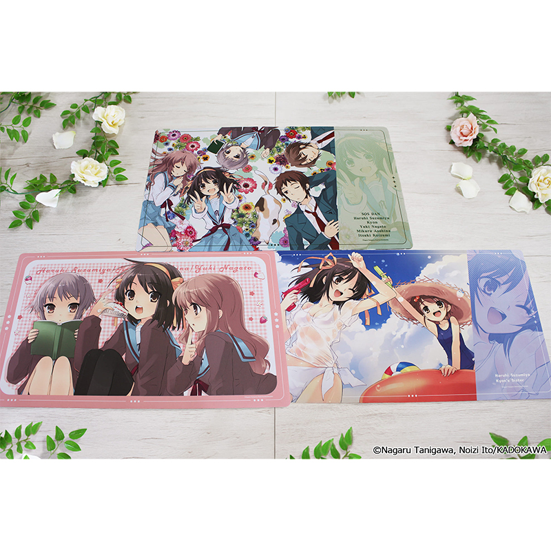 涼宮ハルヒシリーズ デスクマット【ハルヒ&みくる&有希】 - 公式商品画像 | AniSmile