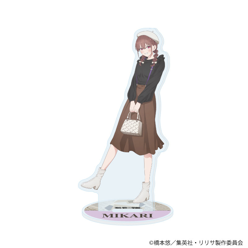 アクリルスタンド「2.5次元の誘惑」22/橘美花莉 ベレー×サスペンダーver.(描き下ろしイラスト) - 公式商品画像 | AniSmile