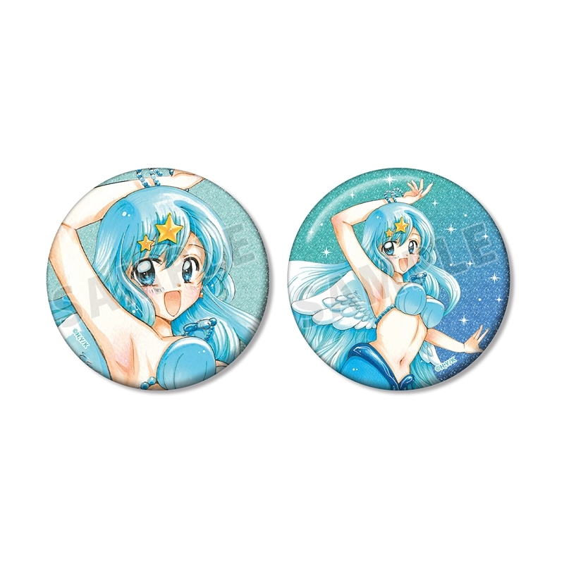 ぴちぴちピッチ 花森ぴんく先生 描き下ろし 波音 羽を纏ったマーメイドver. グリッター缶バッジ 2個セット - 公式商品画像 | AniSmile