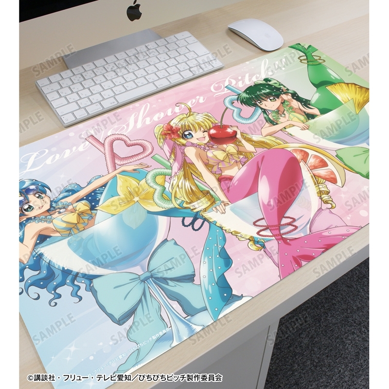 アニメ「ぴちぴちピッチ」 描き下ろし 集合 カクテルグラスver. マルチデスクマット 画像 3 | AniSmile