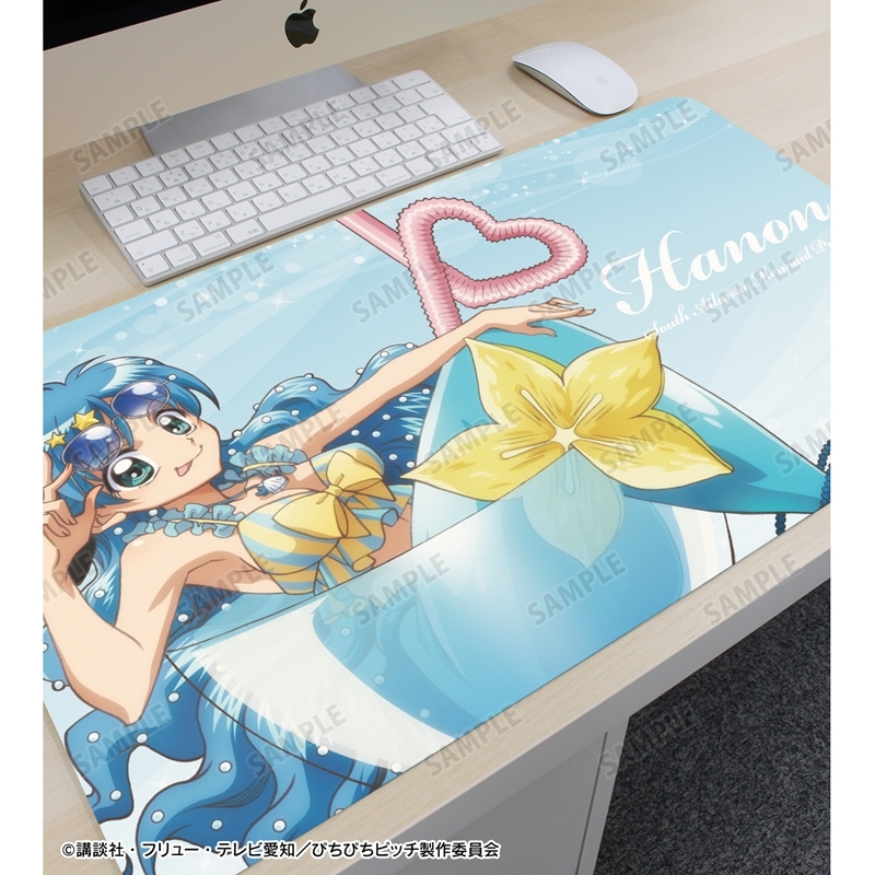 アニメ「ぴちぴちピッチ」 描き下ろし 波音 カクテルグラスver. マルチデスクマット 画像 3 | AniSmile