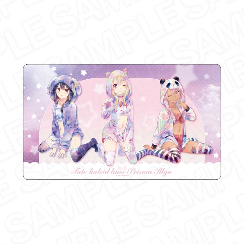 劇場版 Fate/kaleid liner プリズマ☆イリヤ Licht 名前の無い少女 ラバーデスクマット PALE TONE series パジャマ ver. - 公式商品画像 | AniSmile