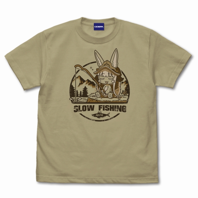 メイドインアビス 烈日の黄金郷 釣りするナナチ Tシャツ/SAND KHAKI-L - 官方商品图片 | AniSmile