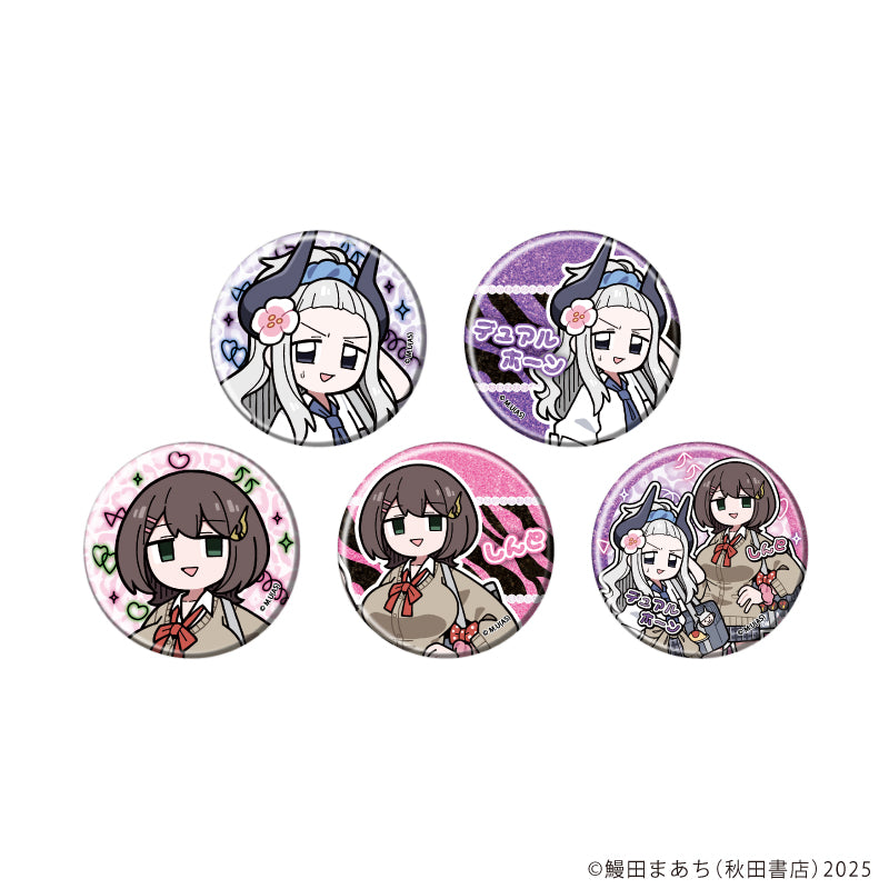 缶バッジ「秘密法人デスメイカー」01/平成ギャルver. ブラインド(全5種)(描き下ろしイラスト) - 公式商品画像 | AniSmile
