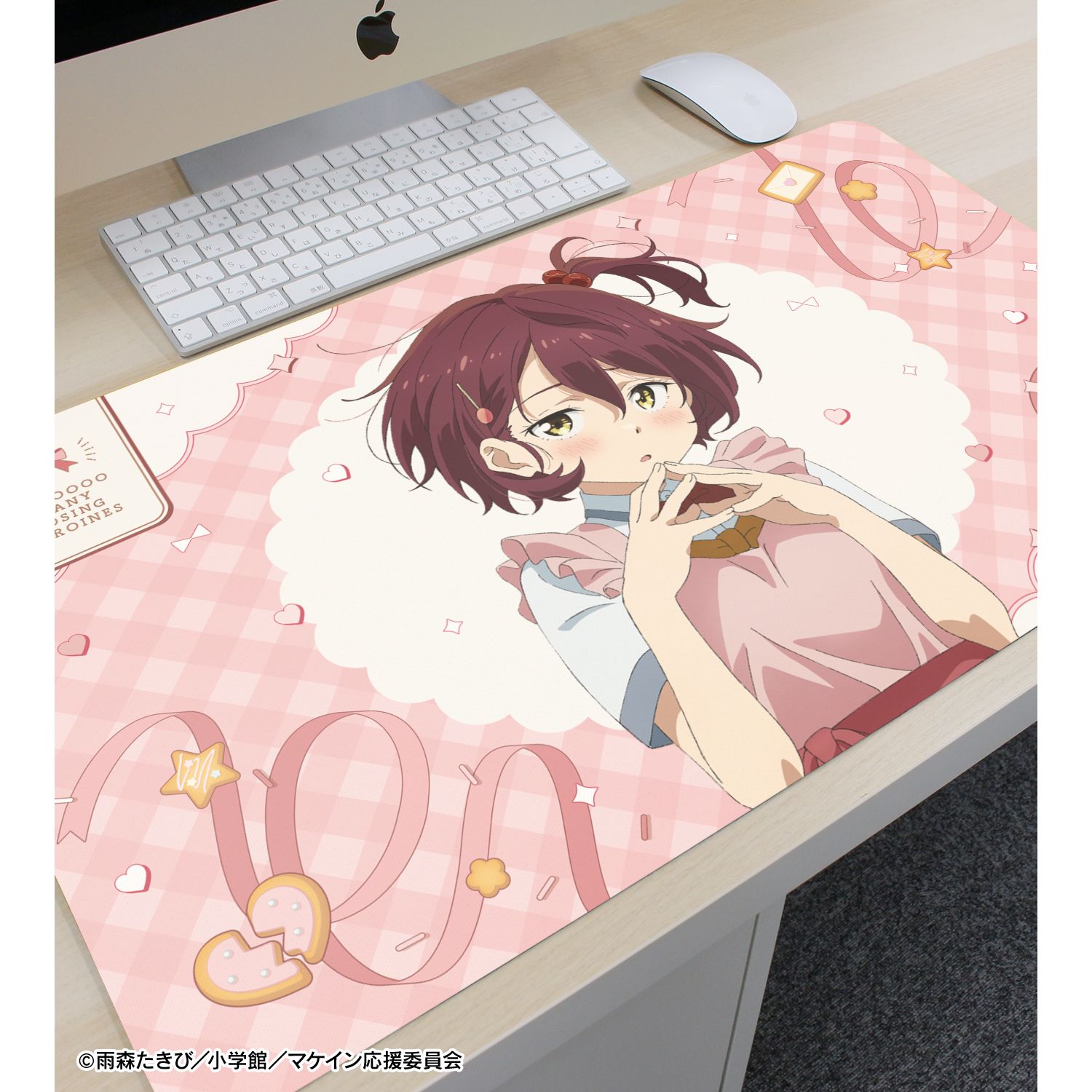 TVアニメ『負けヒロインが多すぎる!』 描き下ろし 小鞠 知花 制服エプロンver. マルチデスクマット 画像 3 | AniSmile