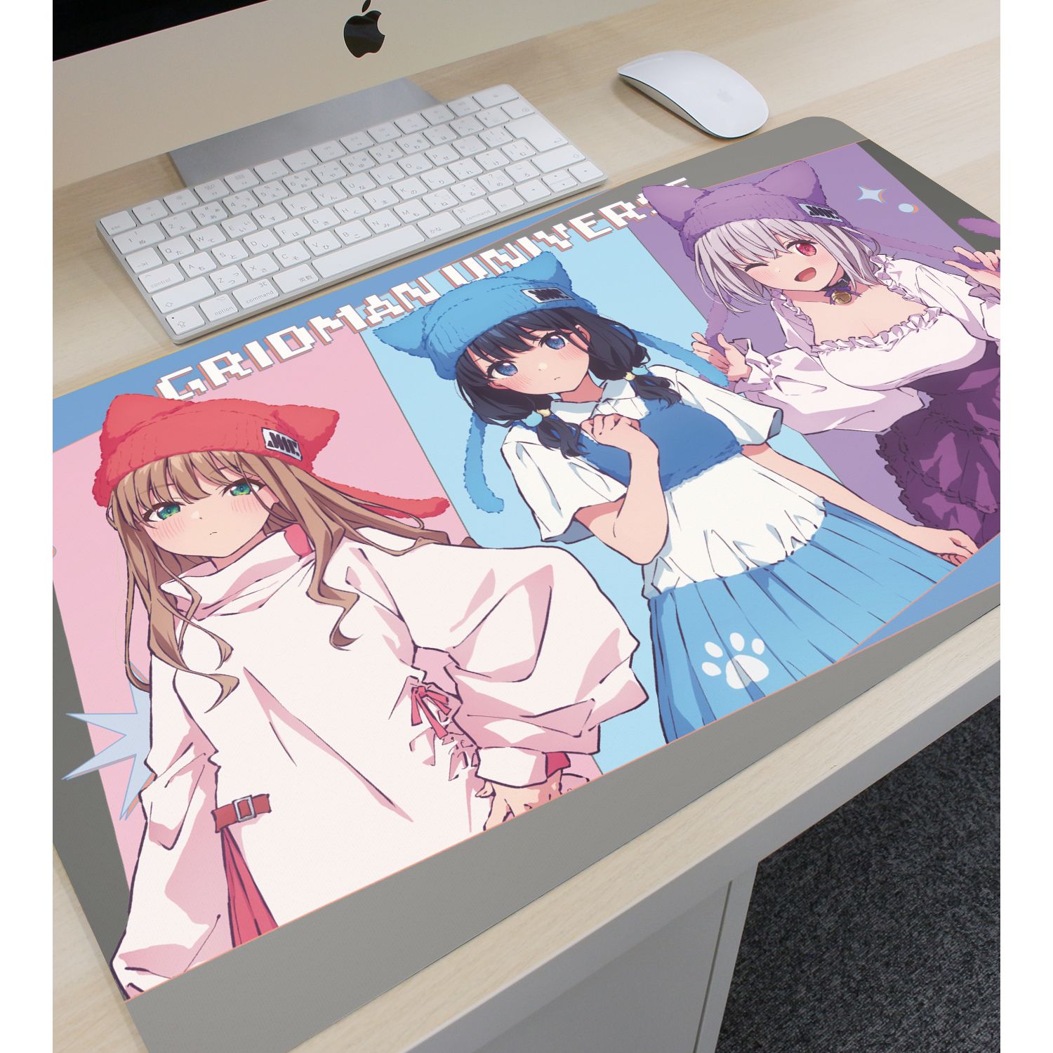 グリッドマン ユニバース 描き下ろし 集合 猫の着ぐるみver. マルチデスクマット 画像 3 | AniSmile