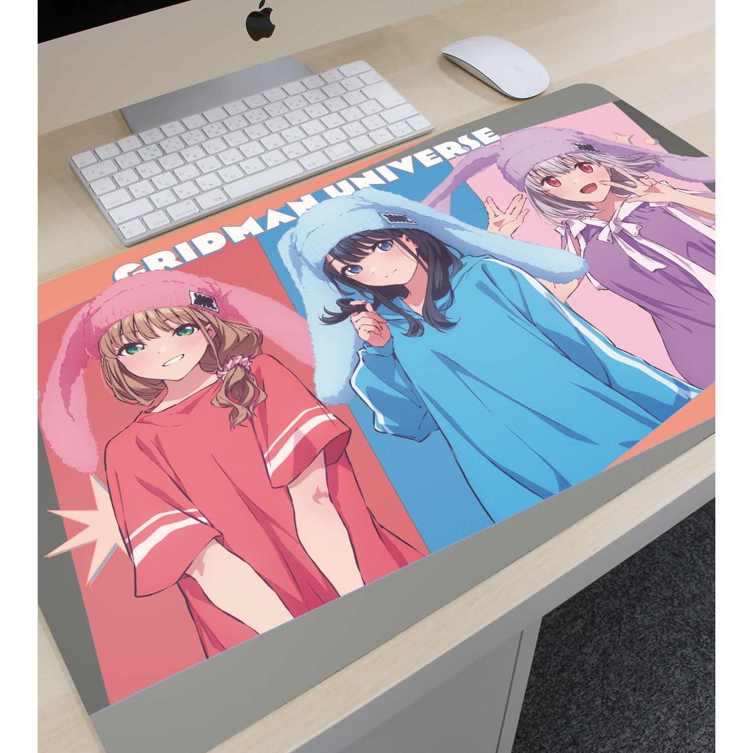 グリッドマン ユニバース 描き下ろし 集合 うさぎの着ぐるみver. マルチデスクマット 画像 3 | AniSmile