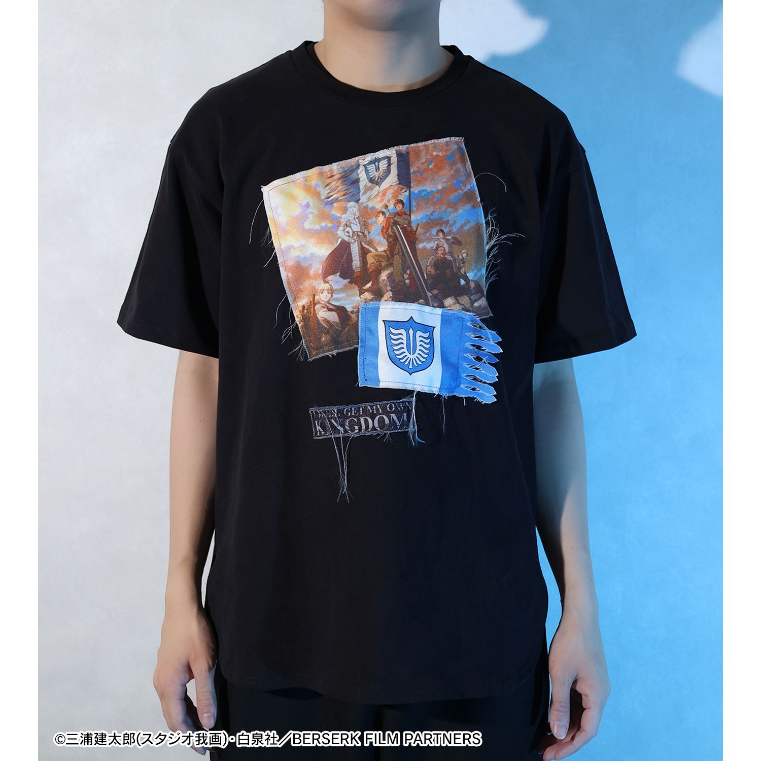 アニメ『ベルセルク 黄金時代篇 MEMORIAL EDITION』 shica-ke 鷹の団 パッチグランジTシャツユニセックス(サイズ/M) 画像 6 | AniSmile