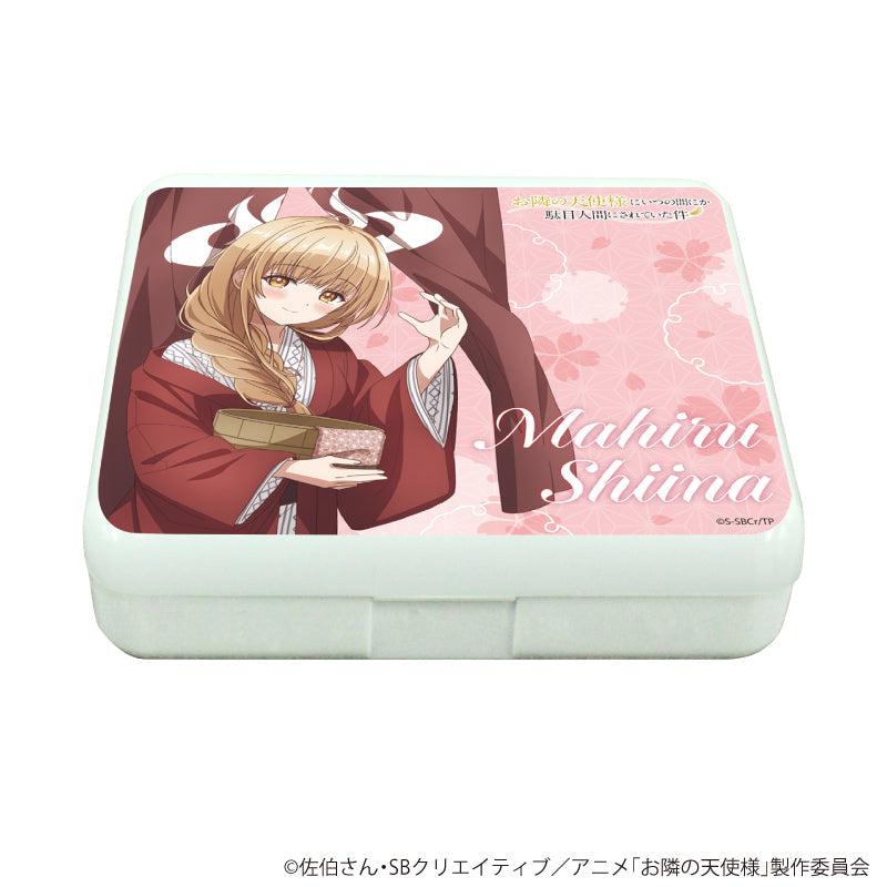 小物ケース「お隣の天使様にいつの間にか駄目人間にされていた件」02/椎名真昼 温泉旅行ver.(描き下ろしイラスト) - 公式商品画像 | AniSmile
