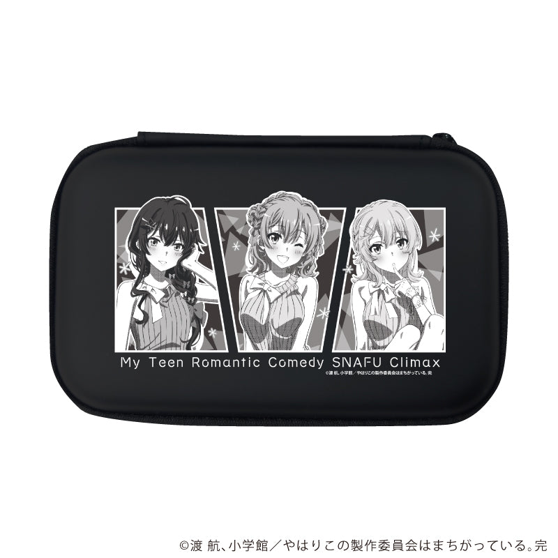 モバイルアクセサリーケース「やはり俺の青春ラブコメはまちがっている。完」01/ニットver. 集合デザイン(描き下ろしイラスト) - AniSmile