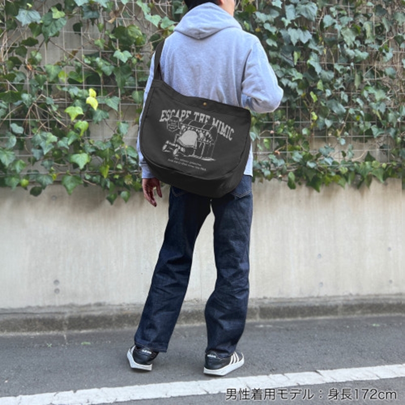 葬送のフリーレン ミミックに食べられるフリーレン ニュースペーパーバッグ/BLACK Image 3 | AniSmile
