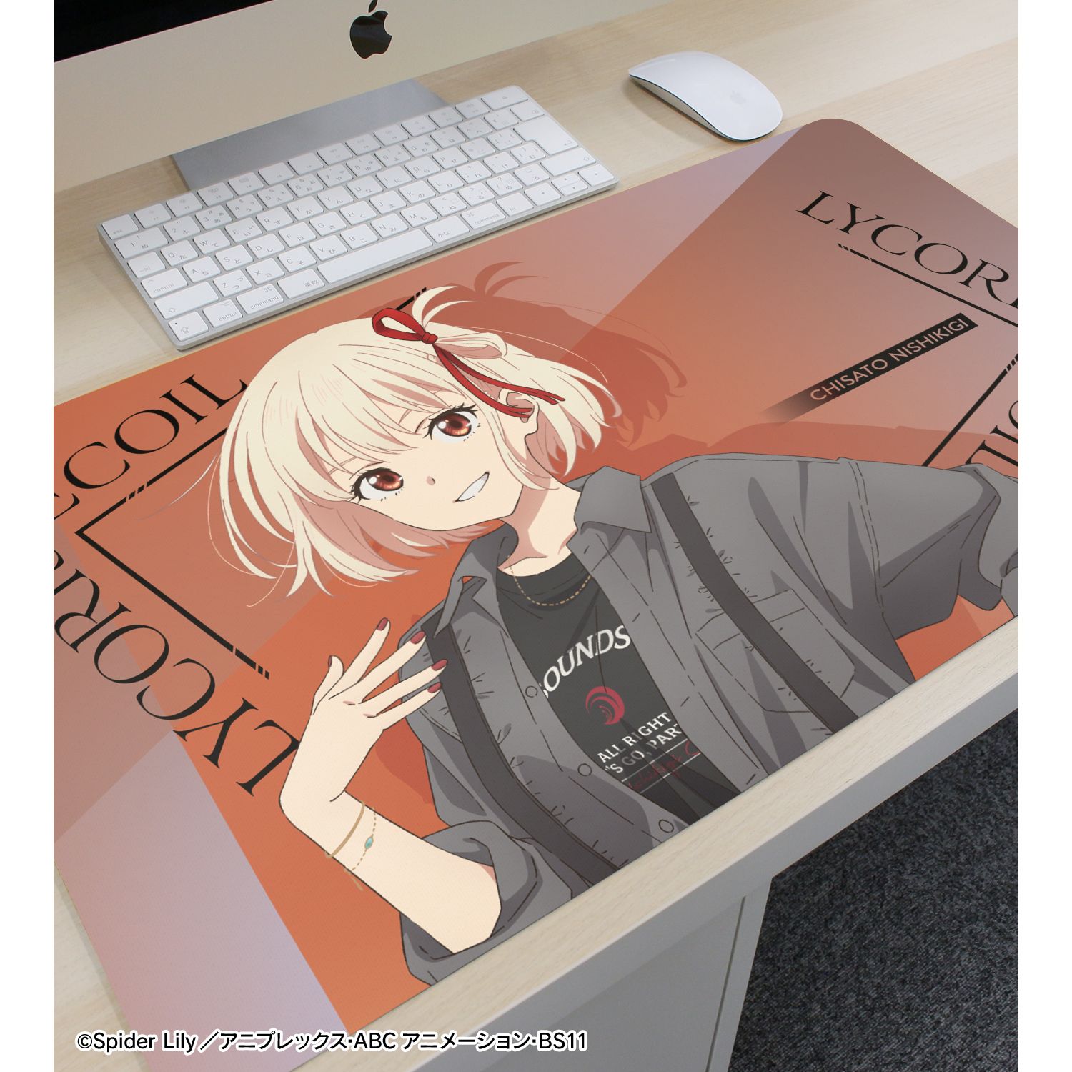 TVアニメ「リコリス・リコイル」 meagratiaコラボ 描き下ろし 錦木千束 マルチデスクマット 画像 3 | AniSmile
