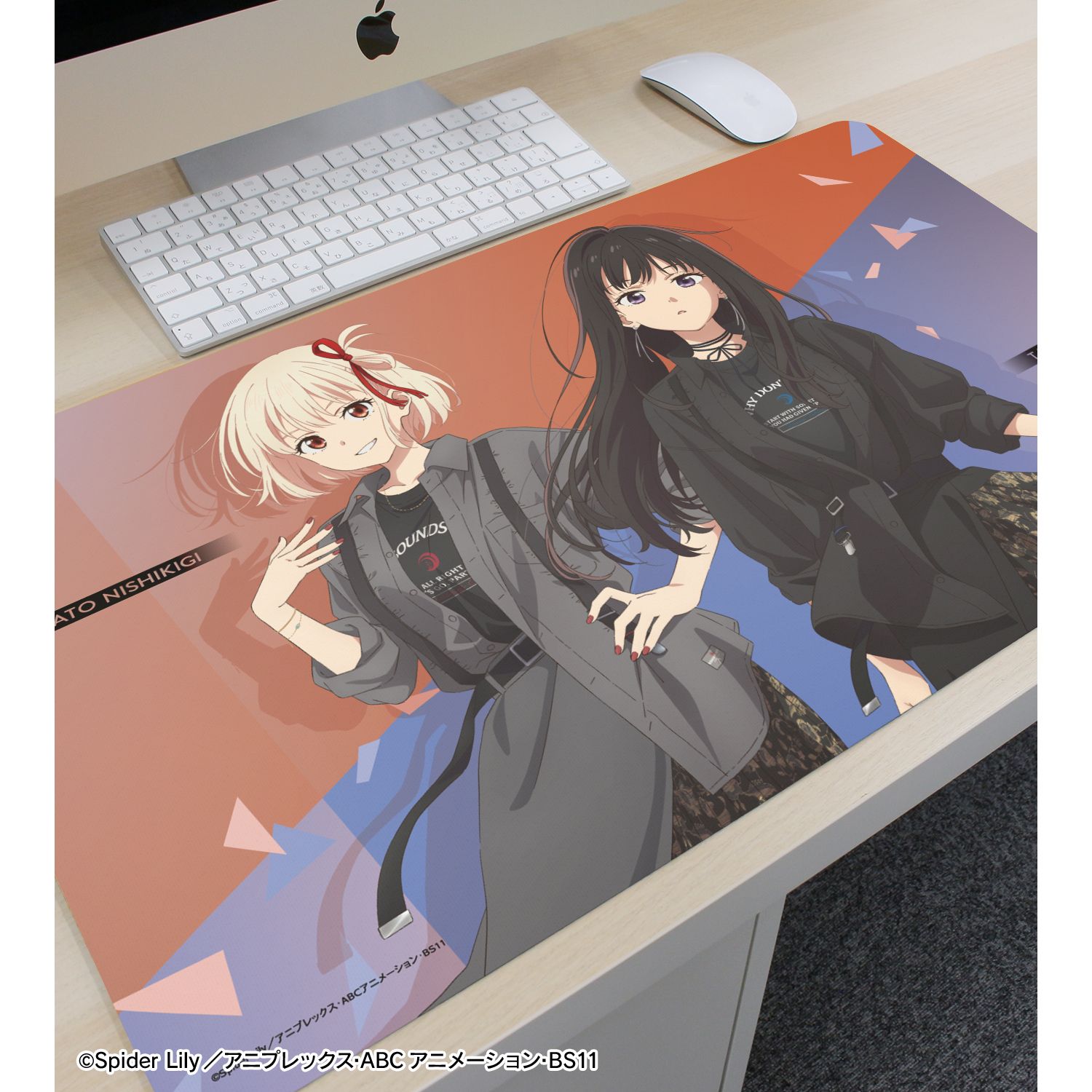 TVアニメ「リコリス・リコイル」 meagratiaコラボ 描き下ろし 錦木千束&井ノ上たきな マルチデスクマット 画像 3 | AniSmile