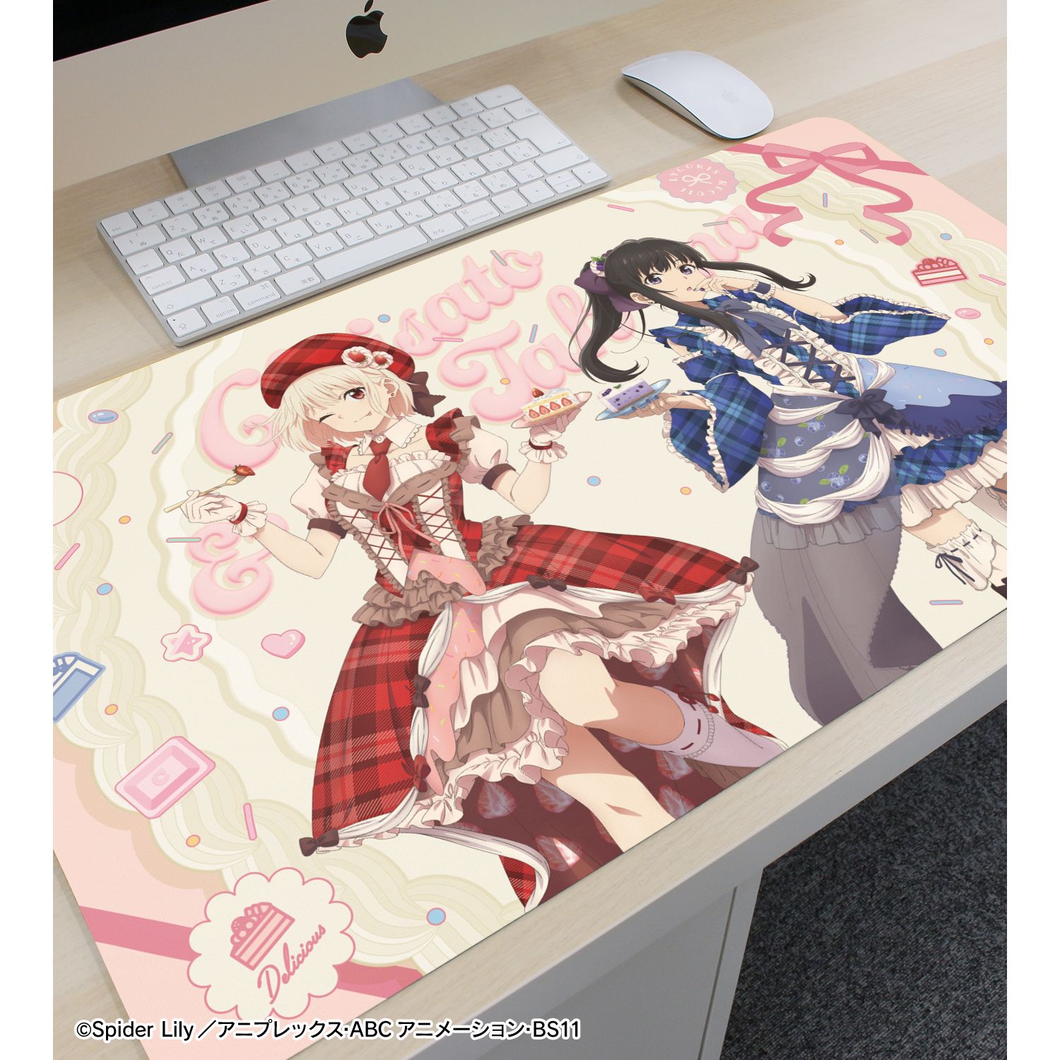 TVアニメ「リコリス・リコイル」 描き下ろし 錦木千束&井ノ上たきな スイーツ衣装ver. マルチデスクマット 画像 3 | AniSmile