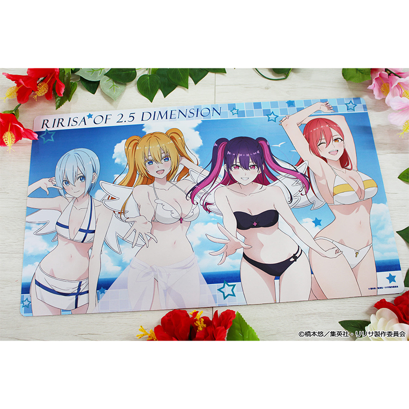 TVアニメ「2.5次元の誘惑」描き下ろし デスクマット【水着ver.】 Image 2 | AniSmile