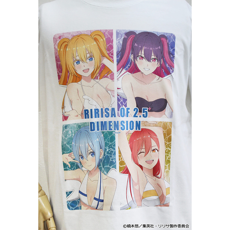 TVアニメ「2.5次元の誘惑」描き下ろし グラフィックTシャツ【水着ver.】 Image 2 | AniSmile