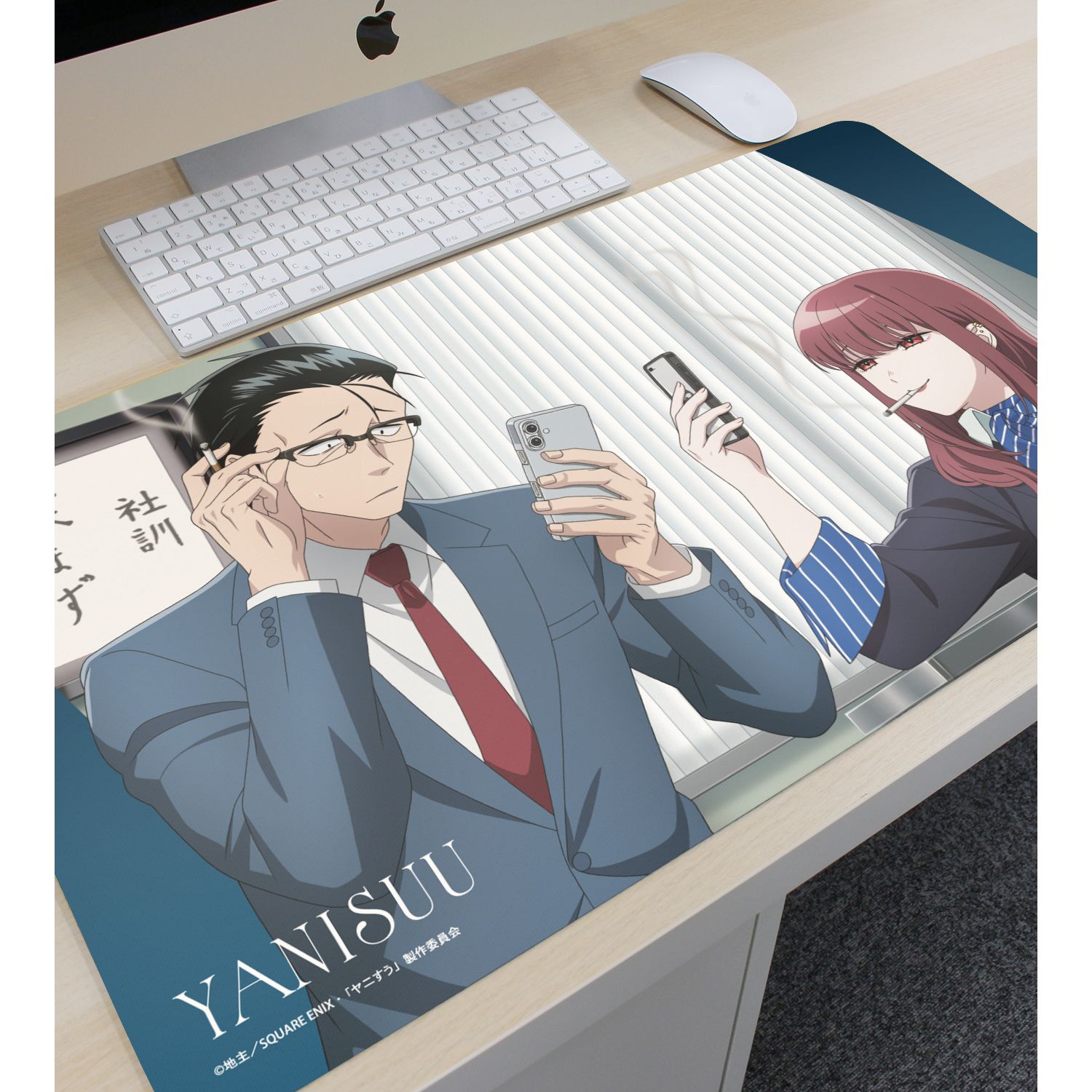 TVアニメ「スーパーの裏でヤニ吸うふたり」 描き下ろし 佐々木&田山 if ふたりが同じ職場だったらver. マルチデスクマット Image 3 | AniSmile