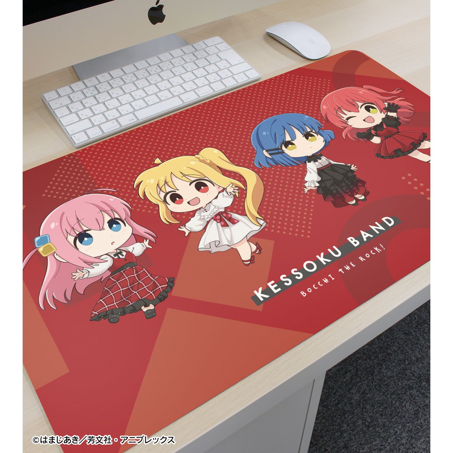 アニメ「ぼっち・ざ・ろっく!」 結束バンド ちびキャラ 赤いドレスver. マルチデスクマット Image 3 | AniSmile